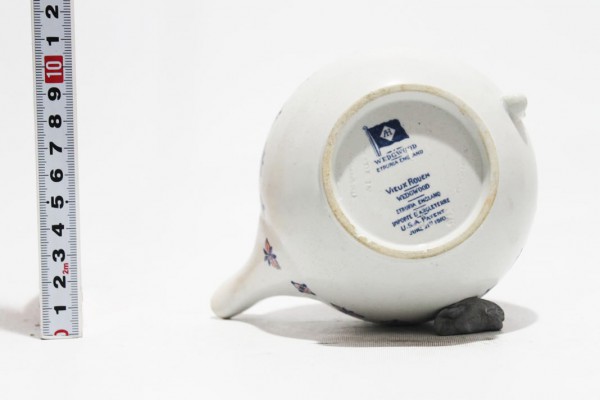 I find it amazing that so much information has been printed on the bottom of this tea pot. its like who cares?